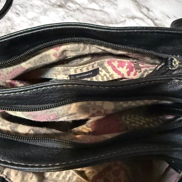 Elegant Black faux Leather Shoulder Bag - Picture 5 of 7